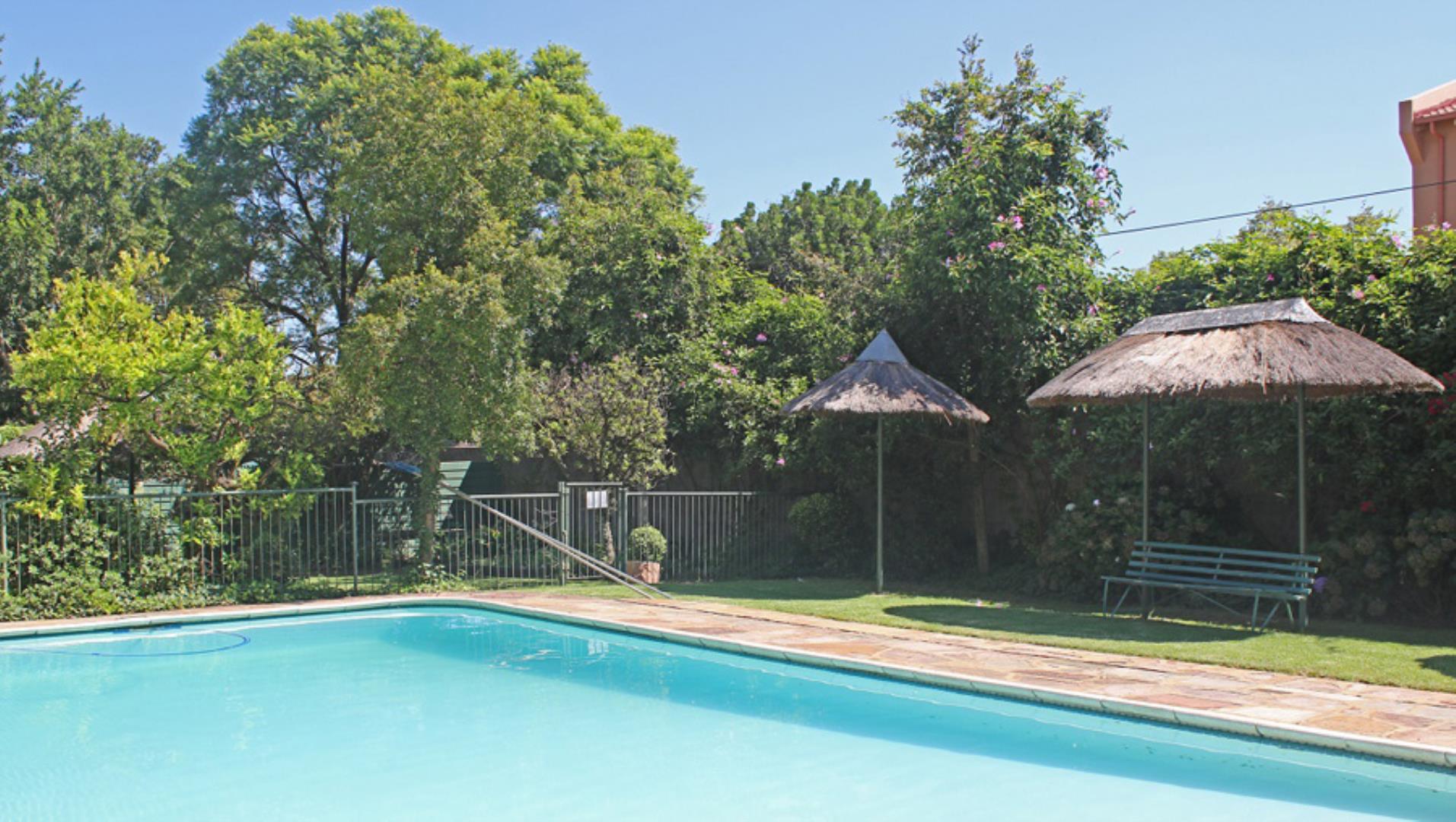 706459_pool_view3.jpg