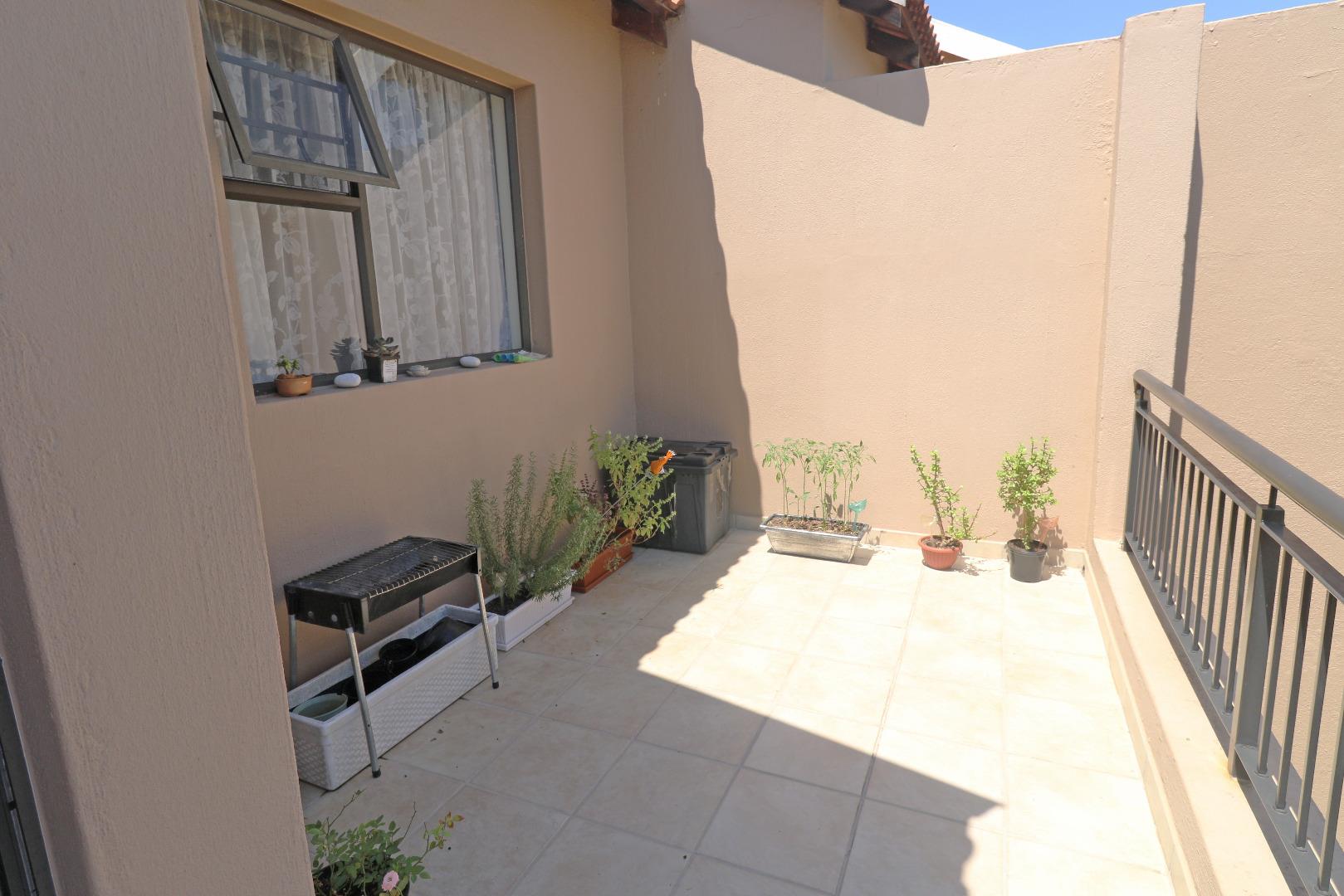 707983_Patio.jpg